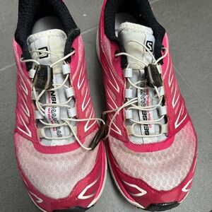 Salomon running shoes ( size 6.5 )
